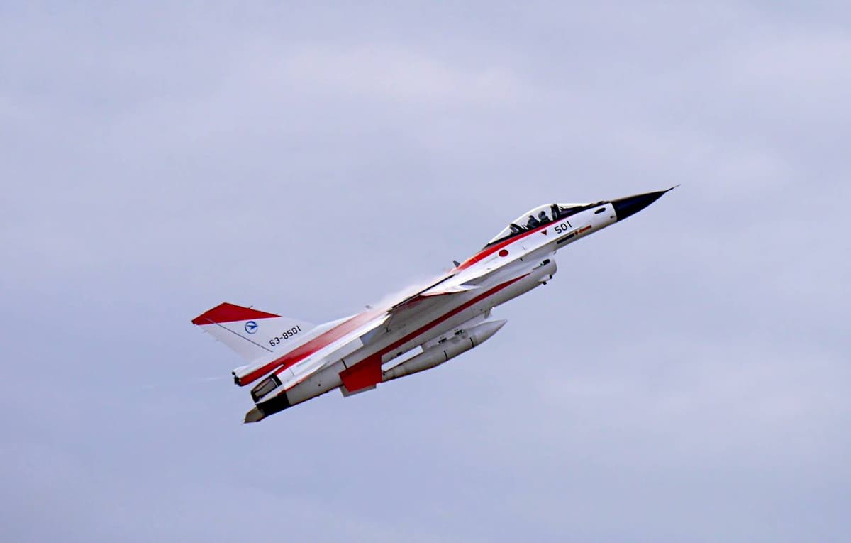 Fighter jet